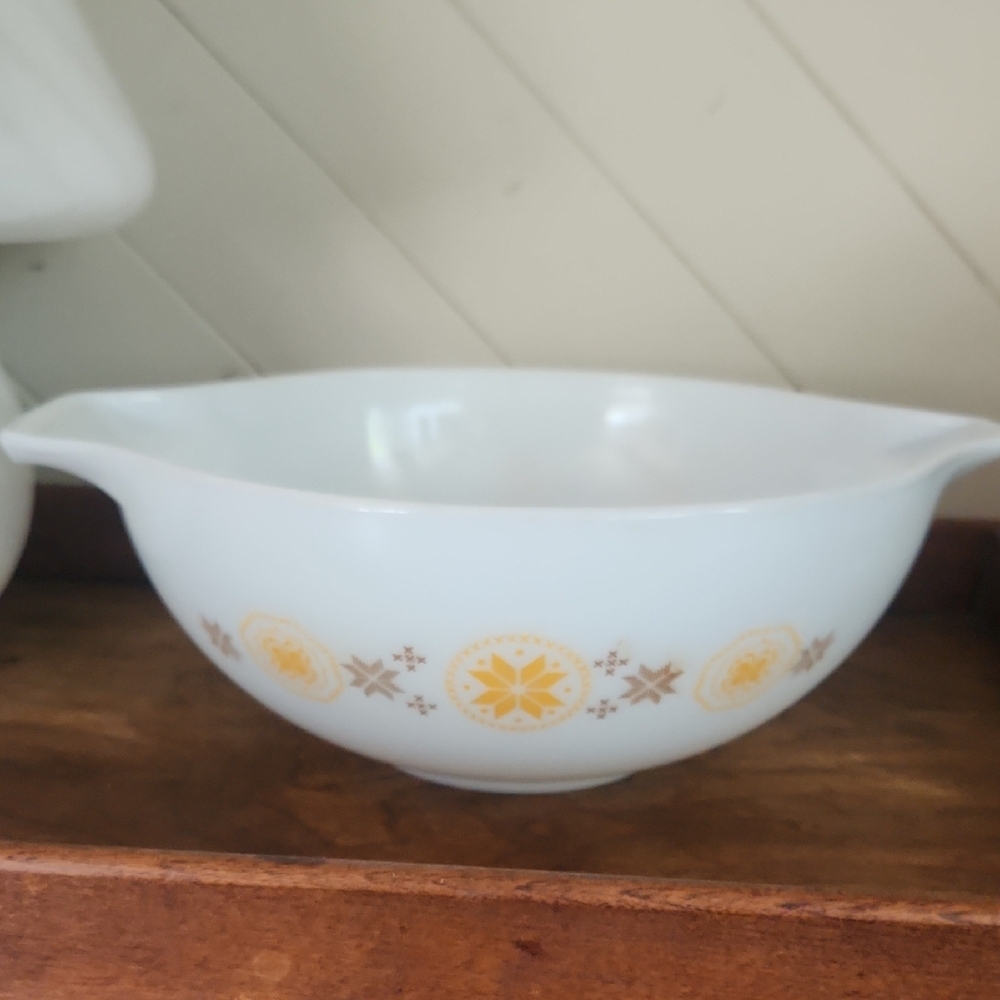 Vintage Pyrex Town & Country Cinderella Mixing Bowl, 4 Quart